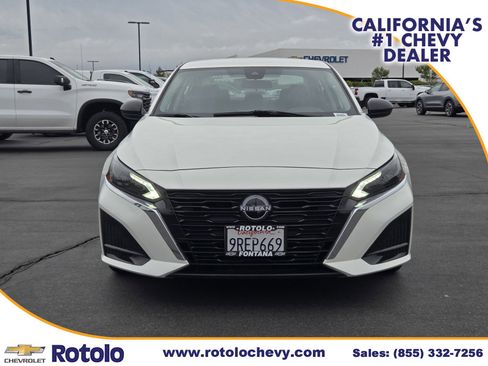 Used 2025 Nissan Altima 2.5 SV image 2