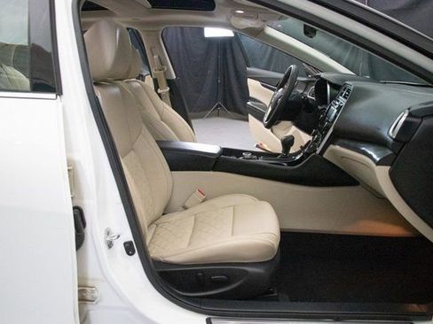 Used 2023 Nissan Maxima Platinum FWD image 16