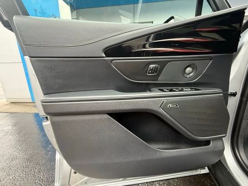 Used 2025 Lincoln Nautilus Reserve w/ Jet Appearance Package image 12