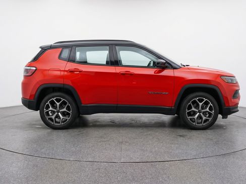 Used 2025 Jeep Compass Limited AWD/4WD image 11