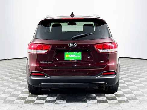 Used 2017 Kia Sorento LX w/ LX Convenience Package image 8