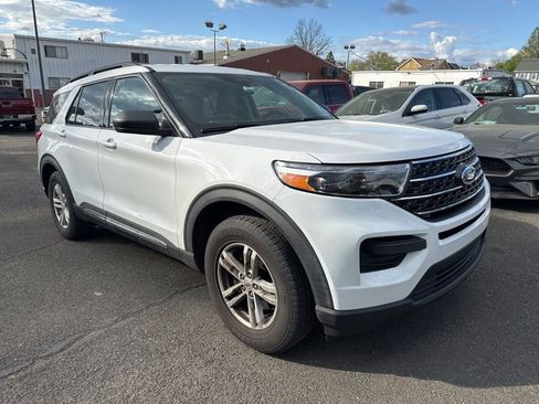 Used 2020 Ford Explorer XLT w/ Comfort Package AWD/4WD image 3