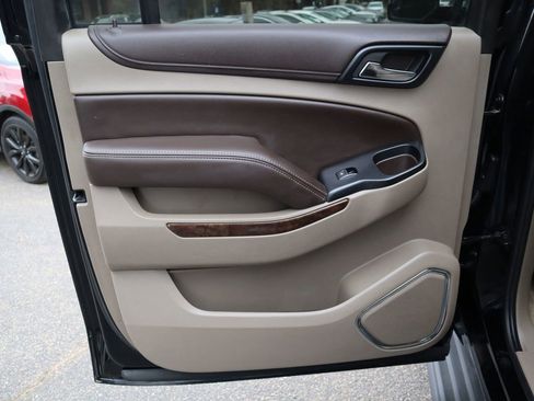 Used 2015 Chevrolet Suburban LT image 11