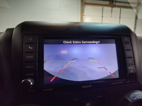 Used 2018 Jeep Wrangler Unlimited Sport S image 31