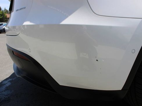 Used 2021 Tesla Model Y Long Range AWD/4WD image 27