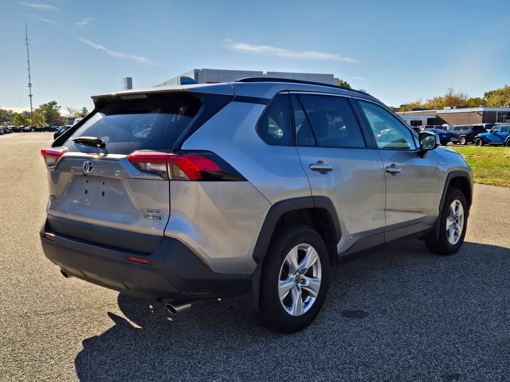 Used 2021 Toyota RAV4 XLE AWD/4WD image 6