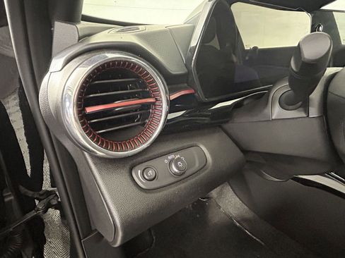 Used 2025 Chevrolet Trax RS w/ Sunroof Package image 20