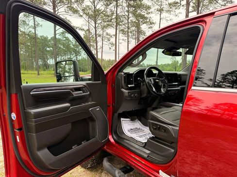Used 2024 Chevrolet Silverado 2500 LTZ w/ LTZ Convenience Package AWD/4WD image 11