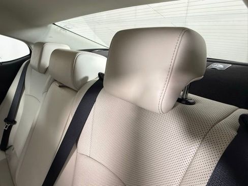 Certified 2025 Lexus ES 300h w/ Premium Package image 24