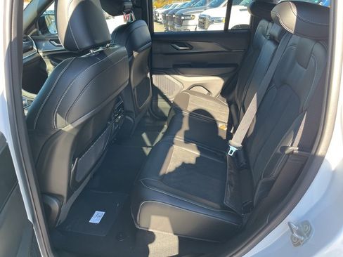 New 2025 Jeep Grand Cherokee Altitude image 16