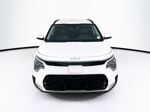 Used 2023 Kia Niro Wind w/ Wind Preserve Package FWD image 2