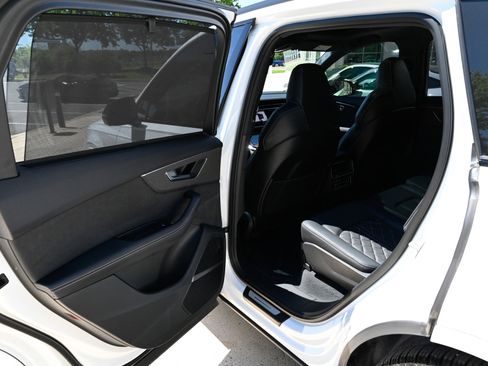 Used 2025 Audi SQ7 Premium Plus AWD/4WD image 36