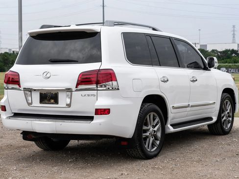 Used 2013 Lexus LX 570 4WD w/ Luxury Pkg image 10