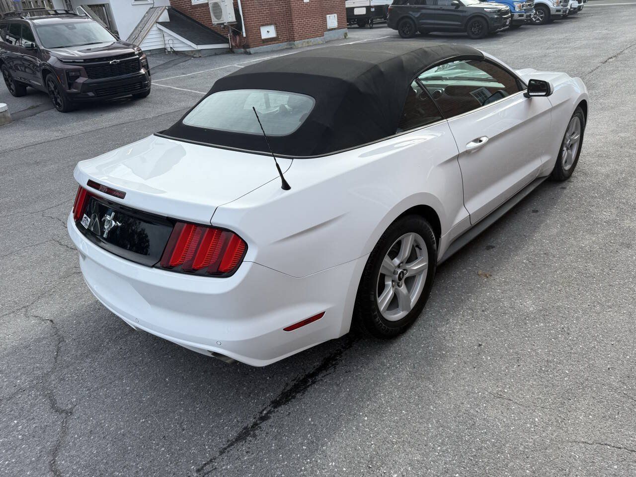 Used 2016 Ford Mustang Convertible RWD image 6