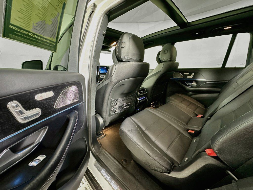 Used 2025 Mercedes-Benz GLS 580 4MATIC image 17