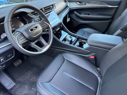 New 2025 Jeep Grand Cherokee L Limited image 10