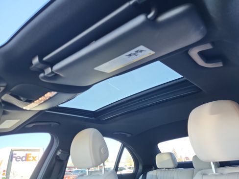 Used 2017 Mercedes-Benz E 300 4MATIC image 17