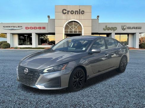 Used 2025 Nissan Altima 2.5 SV w/ SV Special Edition Package FWD image 7
