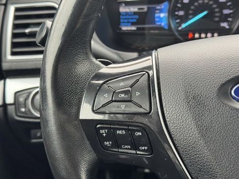 Used 2017 Ford Explorer Limited image 22