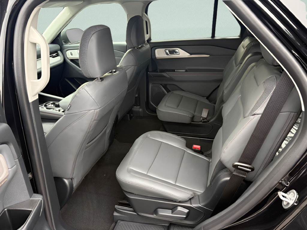 Used 2026 Ford Explorer Active w/ Active Comfort Package AWD/4WD image 5
