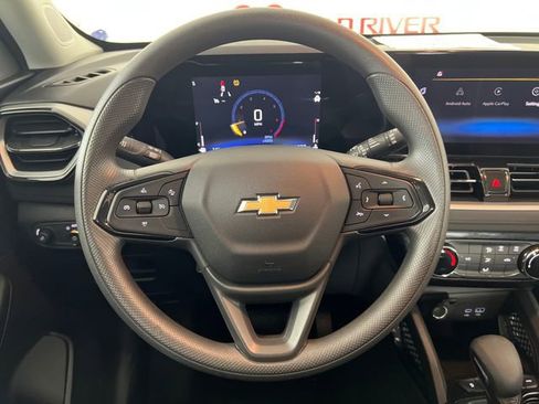 Used 2025 Chevrolet TrailBlazer LT AWD/4WD image 14