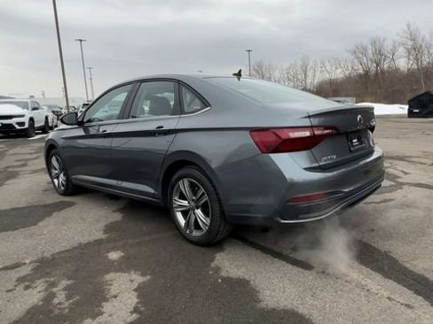 Used 2024 Volkswagen Jetta SE image 6