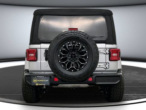 Used 2019 Jeep Wrangler Unlimited Sahara AWD/4WD image 5