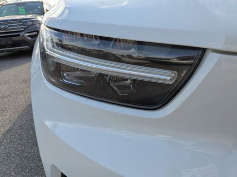 Used 2019 Volvo XC40 T5 Momentum image 10