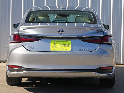 Used 2022 Lexus ES 300h w/ Premium Package image 10