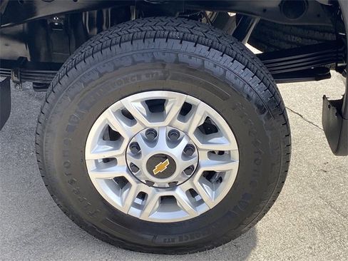 Used 2024 Chevrolet Silverado 2500 LT image 32