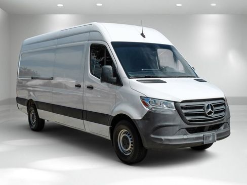 Used 2023 Mercedes-Benz Sprinter 2500 image 5