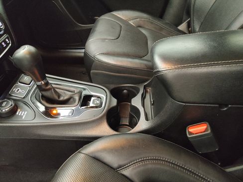 Used 2019 Jeep Cherokee Limited image 26