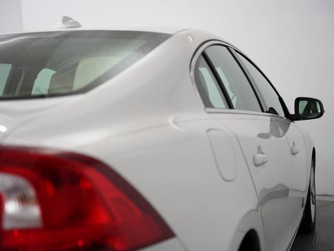 Used 2015 Volvo S60 T5 Platinum image 63