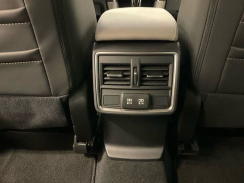 Used 2023 Subaru Forester Limited image 38