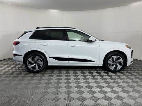 Used 2025 Audi Q6 e-tron Premium Plus w/ Premium Plus AWD/4WD image 10