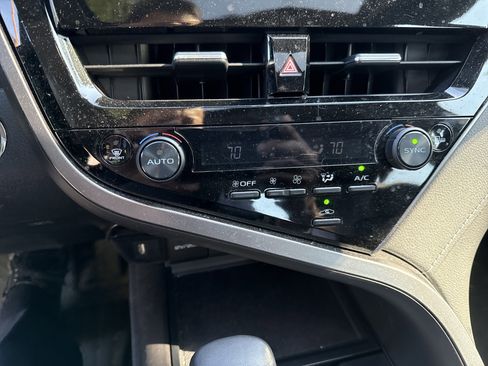 Used 2022 Toyota Camry SE w/ Cold Weather Package image 22