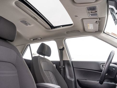 Certified 2023 Hyundai Venue SEL image 12