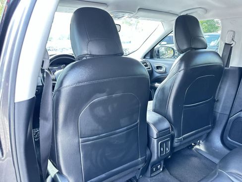 Used 2018 Jeep Compass Limited w/ Navigation Group FWD image 22