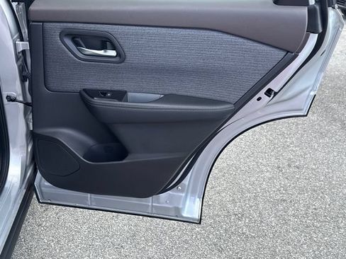 Used 2023 Nissan Rogue SV FWD image 16