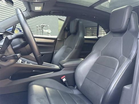 Used 2024 Porsche Macan 4 Electric image 5