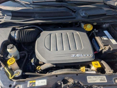 Used 2018 Dodge Grand Caravan SXT image 18