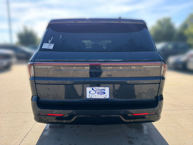 New 2026 Lincoln Navigator L Reserve AWD/4WD image 6