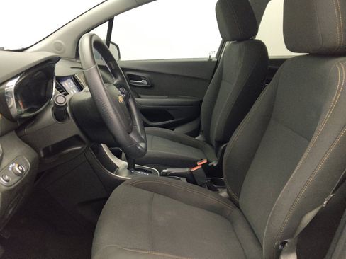 Used 2020 Chevrolet Trax LS FWD image 17
