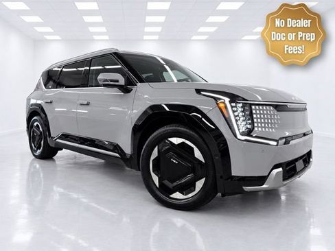 Used 2026 Kia EV9 Land AWD/4WD image 3