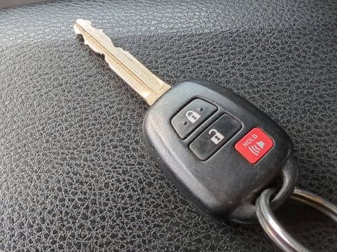 Used 2017 Toyota Tacoma SR5 image 26