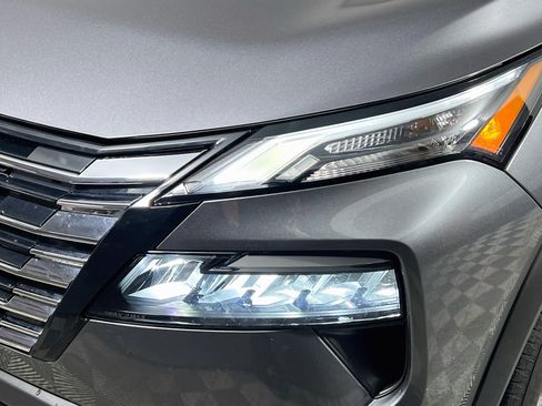Used 2024 Nissan Rogue S FWD image 12