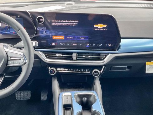 New 2026 Chevrolet Equinox EV LT image 12