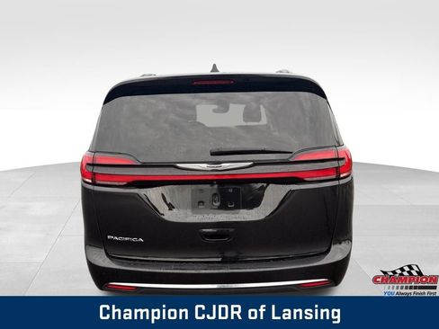 Used 2022 Chrysler Pacifica Touring-L FWD image 7