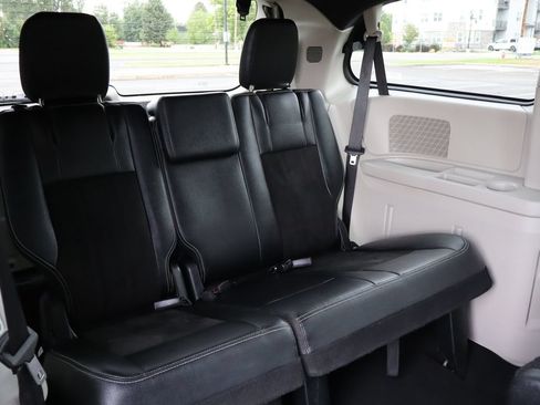 Used 2020 Dodge Grand Caravan SXT FWD image 21