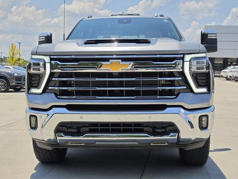Used 2024 Chevrolet Silverado 2500 LTZ w/ LTZ Plus Package AWD/4WD image 2